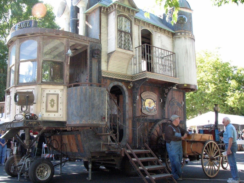 Image for: Neverwas Haul, A Steampunk Victorian-Era House On Wheels 